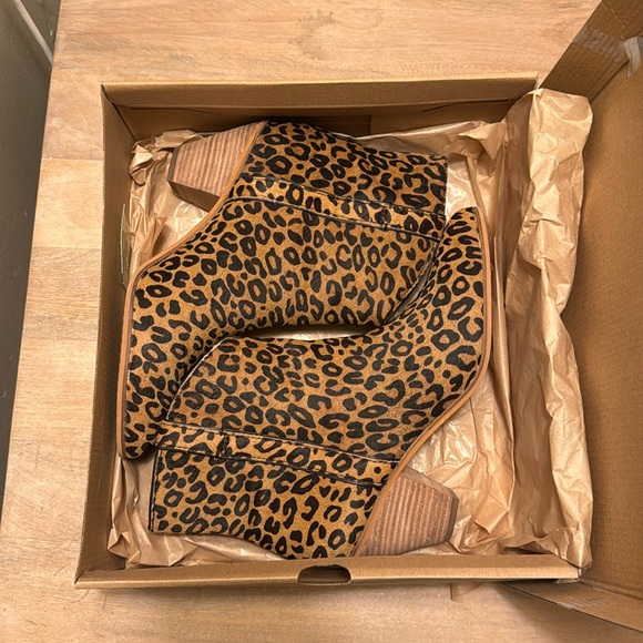 Frye & Co Maley Leopard Print Boots - Picture 1 of 10